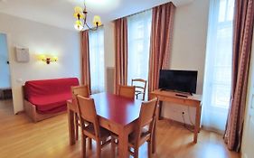 La petite ourse, T2, centre Luchon, wifi, casier à skis, ascenseur, 4 personnes